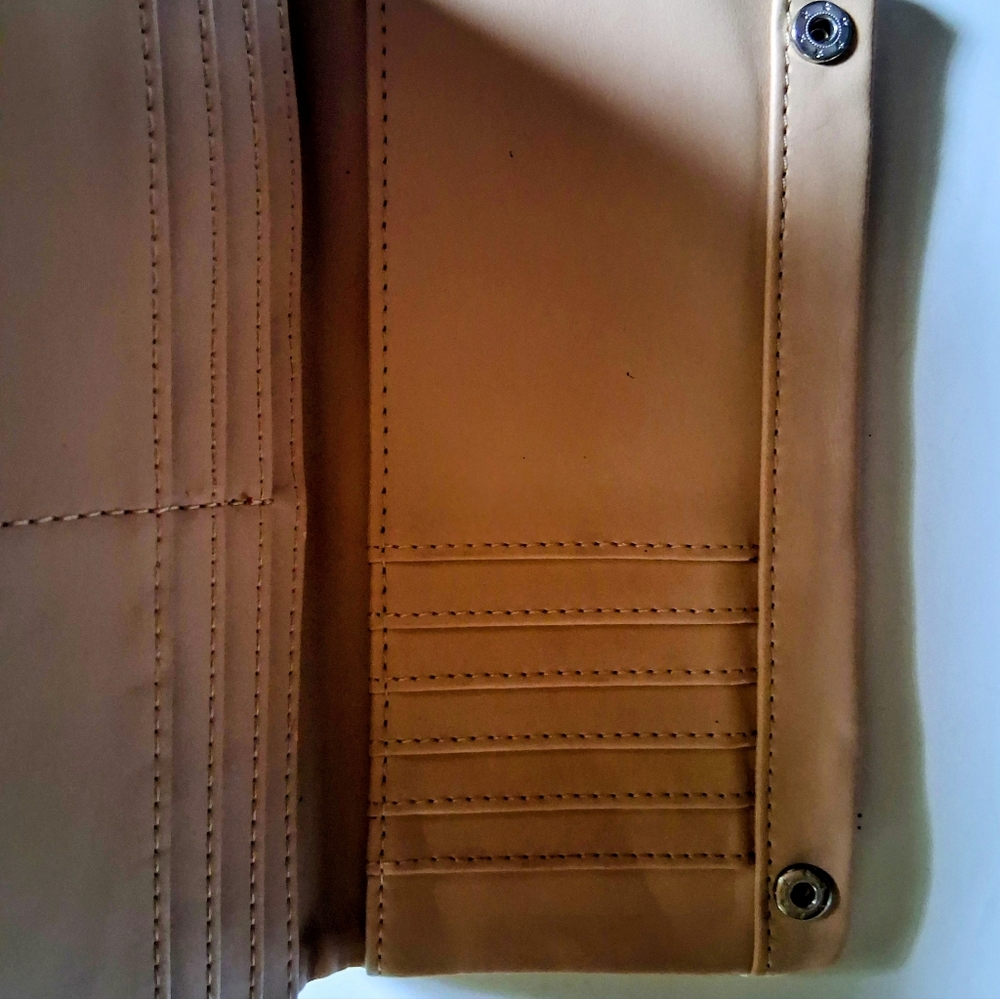 Guess Light Pink and White Wallet - Picture 10 of 10